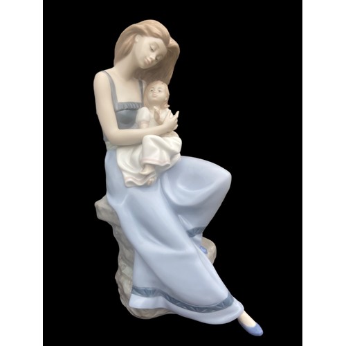 596 - LARGE LLADRO 