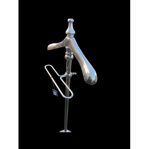 606 - A NEW POLISHED CHROME GENTS VALET  STAND