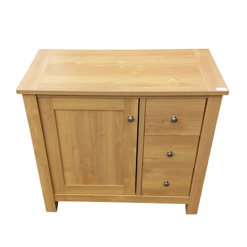 622 - OAK CUPBOARD WITH 3 DRAWERS