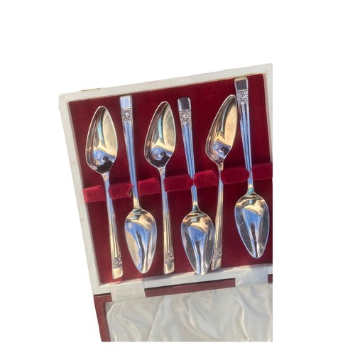 627 - 2 VINTAGE BOX OF GRAPEFRUIT  SPOONS