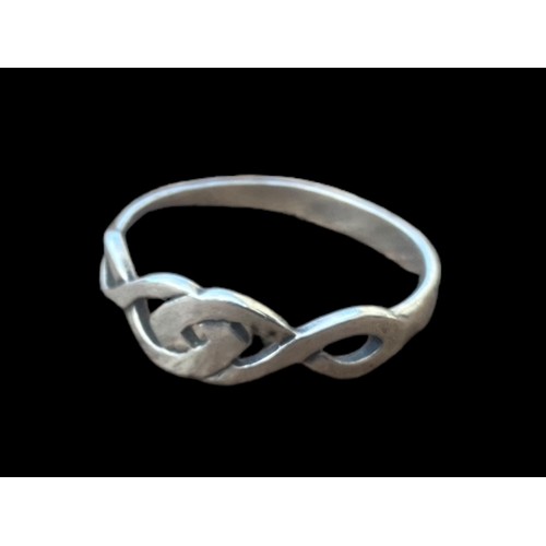 633 - A SILVER CELTIC DESIGN RING