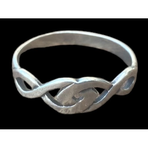 633 - A SILVER CELTIC DESIGN RING