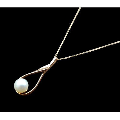 497 - 14CT GOLD PEARL PENDANT ON A 14CT GOLD CHAIN