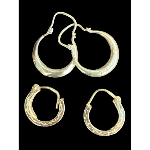 507 - 2 PAIRS OF HOOP EARRINGS A 2cm PAIR AND 1.5cm PAIR