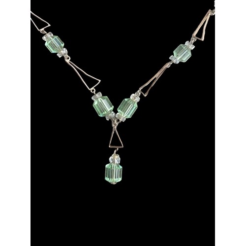 510 - A 9ct GOLD ART NOVEAU NECKLACE SET WITH PERIDOT (BOXED)