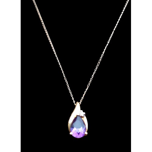 512 - A 14CT GOLD AMETHYST SET PENDANT ON A 14CT GOLD CHAIN