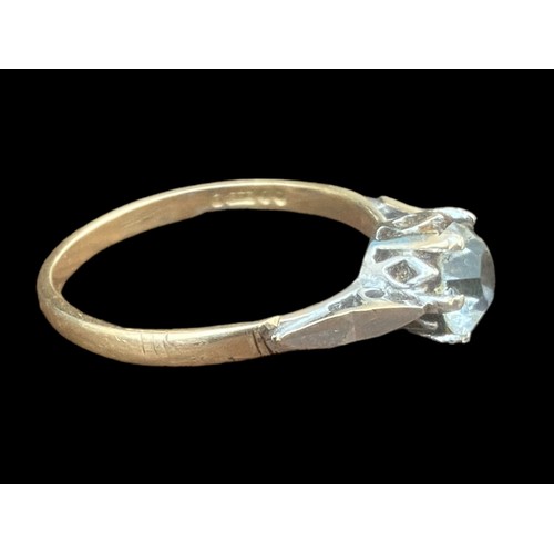 516 - A 9CT GOLD SOLITAIRE RING