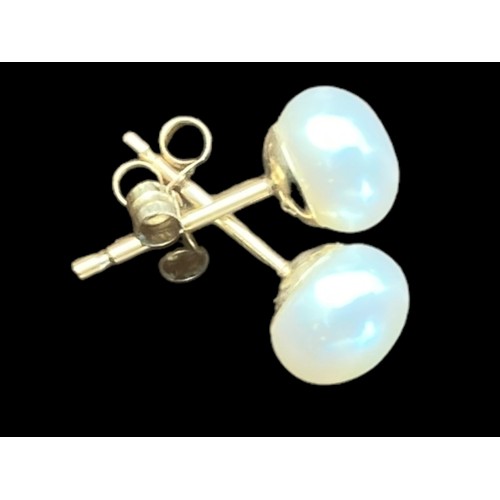 524 - 9ct GOLD PEARL DOME SHAPED EARRINGS