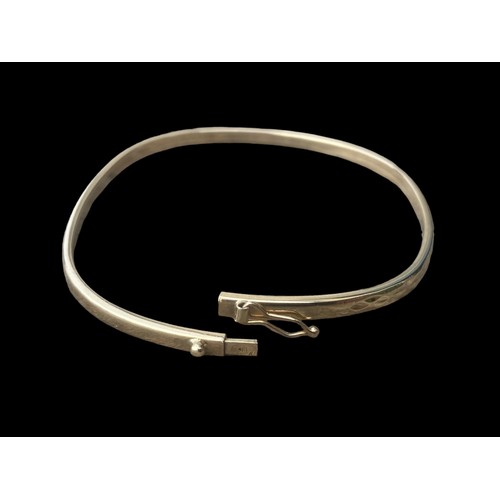 525 - 9ct BANGLE 3.41gms