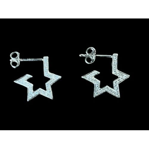 539 - 18ct DIAMOND SET STAR PATTERN EARRINGS FULL SET WITH DIAMONDS BOTH SIDES 2.49grm