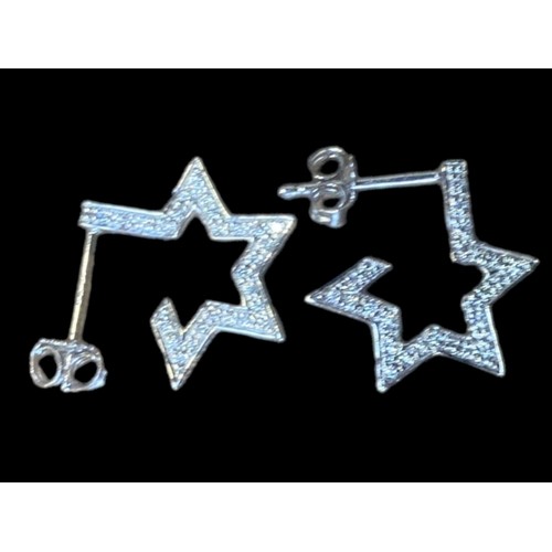 539 - 18ct DIAMOND SET STAR PATTERN EARRINGS FULL SET WITH DIAMONDS BOTH SIDES 2.49grm