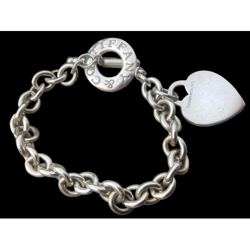 541 - A GENIUNE SILVER TIFFANY BRACELET WITH T-BAR