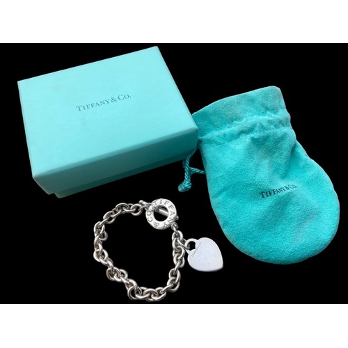 541 - A GENIUNE SILVER TIFFANY BRACELET WITH T-BAR