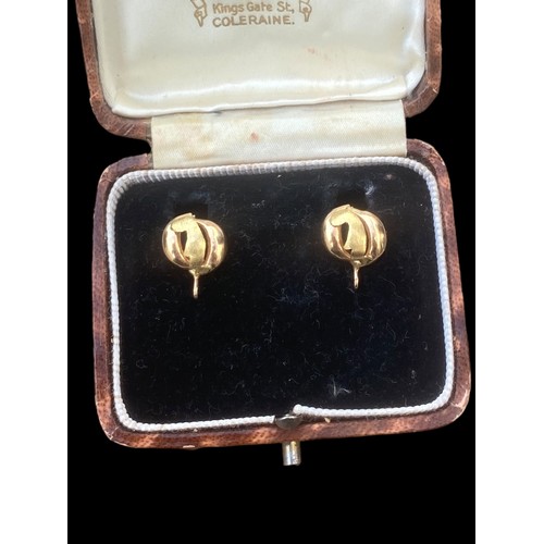 544 - A PAIR OF DESIGNER 18ct GOLD EARRINGS IN ANTIQUE JEWELLERY BOX