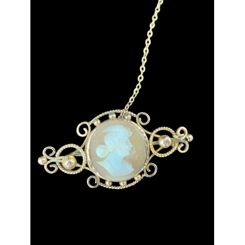 522 - A 9ct GOLD CAMEO BROOCH 4.5X2.5cm CENTRE ROUND CAMEO BALL AND ROPE PATTERN WITH SAFETY CHAIN AND MET... 