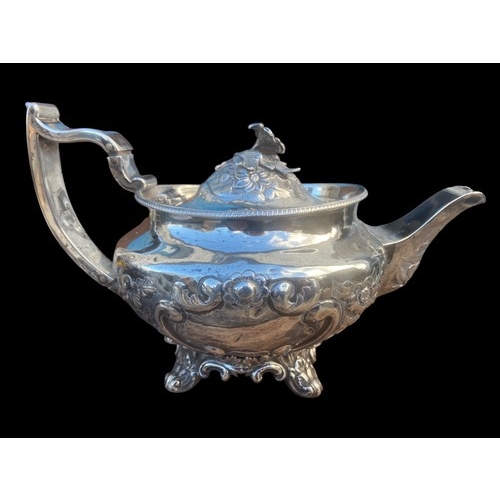 556 - AN ORNATE IRISH GEORGIAN (1810) SILVER TEAPOT  700grm