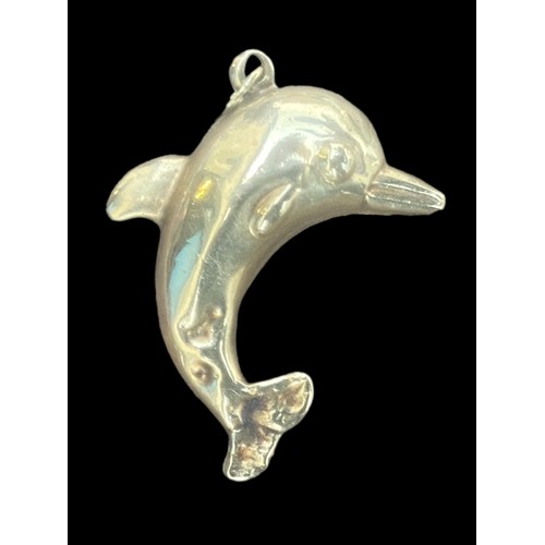 560 - A LARGE 9CT DOLPHIN PENDANT/CHARM (SLIGHT DENT) WEIGHS 2.12G