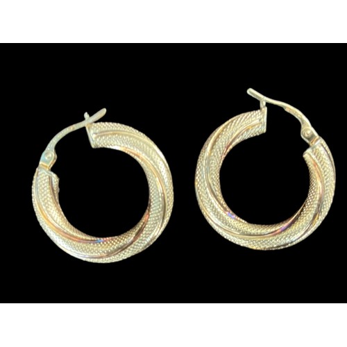 565 - 9ct GOLD EARRINGS 2.5cm HOOP PATTERN TWIST 2.49grm