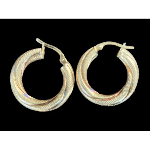 565 - 9ct GOLD EARRINGS 2.5cm HOOP PATTERN TWIST 2.49grm