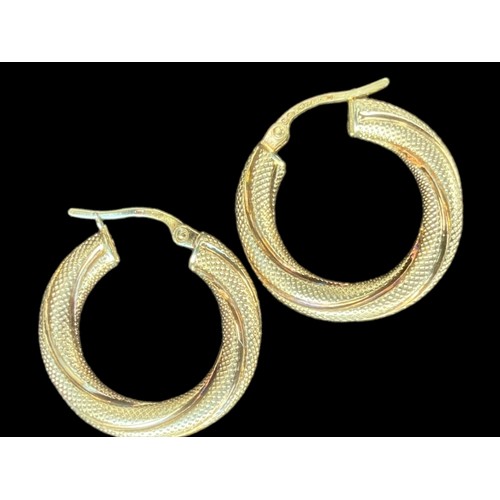 565 - 9ct GOLD EARRINGS 2.5cm HOOP PATTERN TWIST 2.49grm