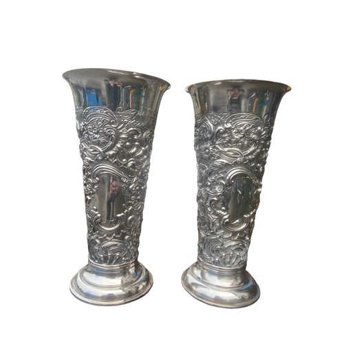 575 - AN EXCEPTIONAL PAIR OF QUALITY LARGE VICTORIAN SILVER VASES WITH A GOLD GUILDING INTERIORS. DECORATI... 