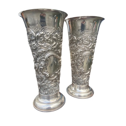 575 - AN EXCEPTIONAL PAIR OF QUALITY LARGE VICTORIAN SILVER VASES WITH A GOLD GUILDING INTERIORS. DECORATI... 