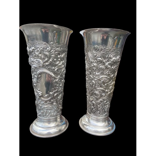 575 - AN EXCEPTIONAL PAIR OF QUALITY LARGE VICTORIAN SILVER VASES WITH A GOLD GUILDING INTERIORS. DECORATI... 