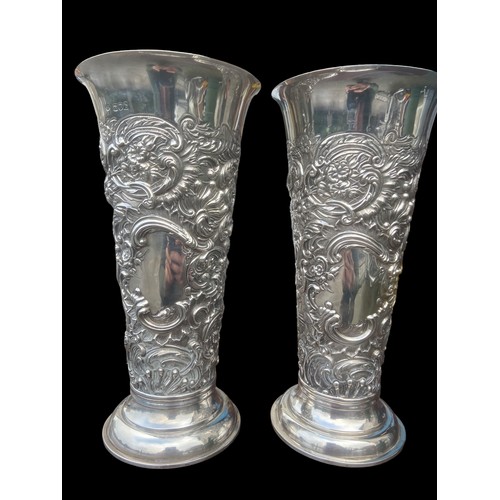 575 - AN EXCEPTIONAL PAIR OF QUALITY LARGE VICTORIAN SILVER VASES WITH A GOLD GUILDING INTERIORS. DECORATI... 