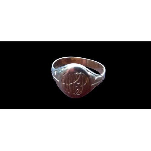 536 - AN 18CT AUSTRAILIAN GOLD SIGNET RING