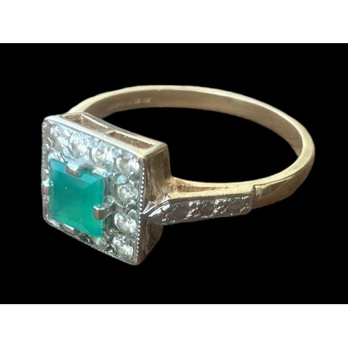 547A - A STUNNING 9CT EMERALD & DIAMOND RING SQUARE SETTING size S