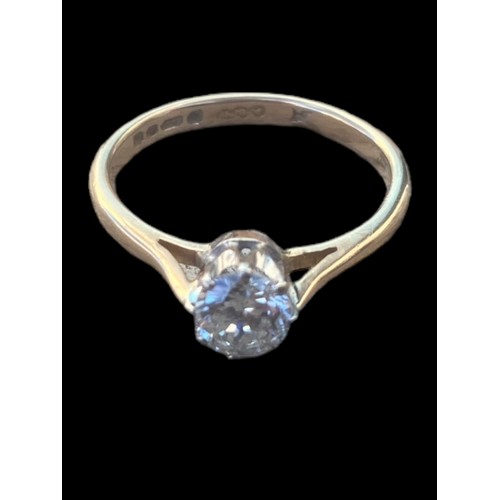 552A - AN 18ct GOLD ,DIAMOND SOLITAIRE (0.60ct) RING  BOXED