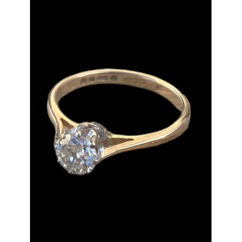 552A - AN 18ct GOLD ,DIAMOND SOLITAIRE (0.60ct) RING  BOXED