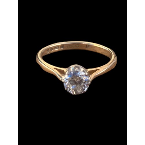 552A - AN 18ct GOLD ,DIAMOND SOLITAIRE (0.60ct) RING  BOXED