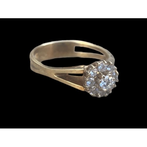 540A - A BEAUTIFUL 18ct DIAMOND CLUSTER RING (0.4ct) WITH INSURANCE VALUATION OF £2000