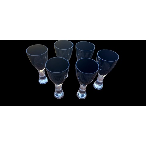 39 - A SET OF 6 LARGE WINE GLASS 8