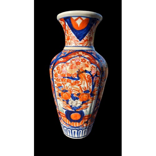 82 - A BEAUTIFUL IMARI PATTERNED VASE STANDS 14