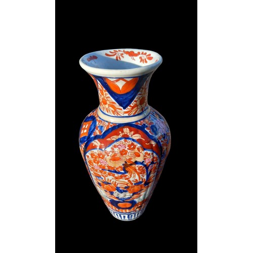 82 - A BEAUTIFUL IMARI PATTERNED VASE STANDS 14