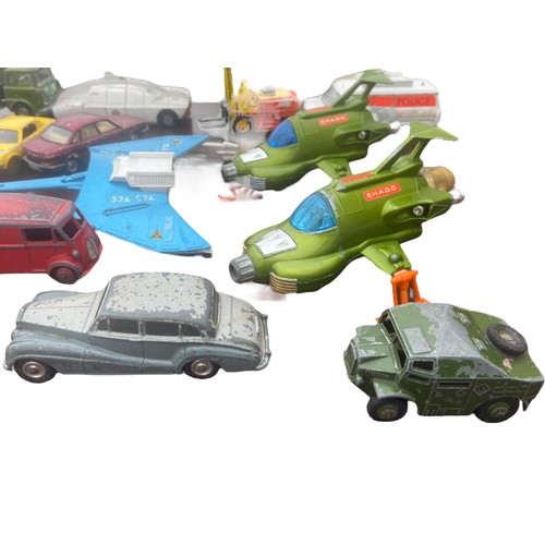 138 - A SELECTION OF DINKY TOYS