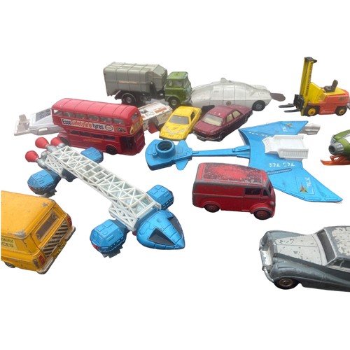 138 - A SELECTION OF DINKY TOYS