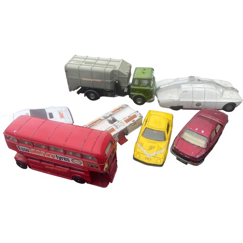 138 - A SELECTION OF DINKY TOYS