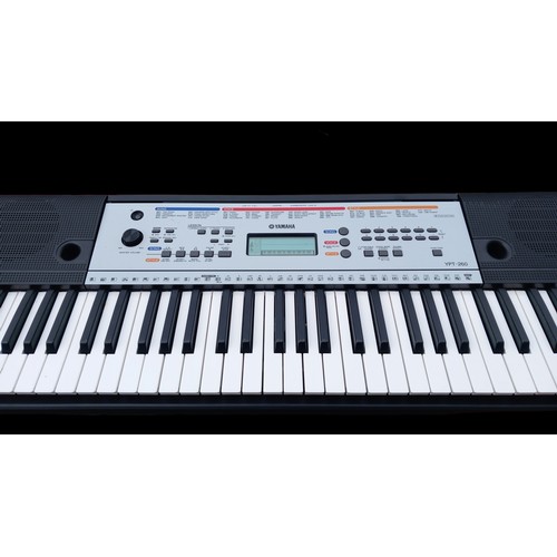 50 - YAMAHA KEYBOARD