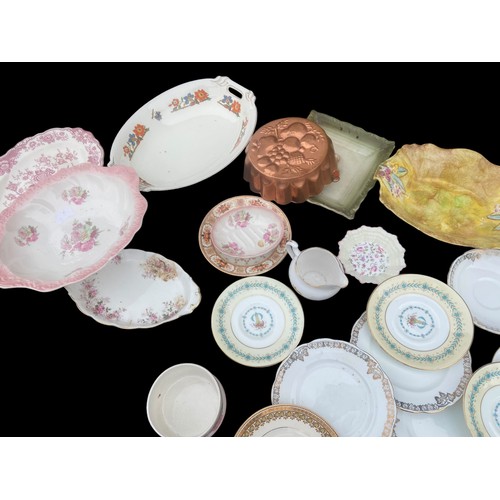 69 - A GOOD MIXED TABLE LOT TO INCLUDE ROYAL ALBERT,COALPORT,ROYAL DOULTON