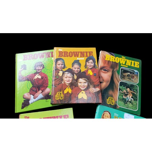 78 - 5 1970's BROWNIE ANNUALS