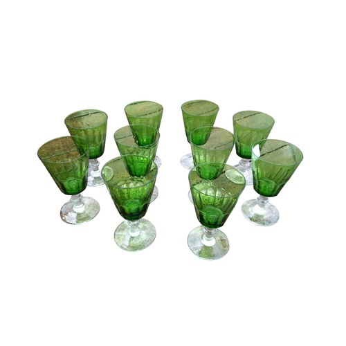 112 - SET OF 10 GREEN GLASSES