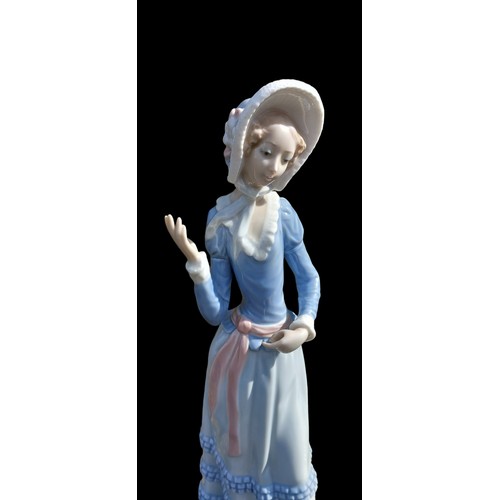 158 - LLADRO LADY FIGURE 12