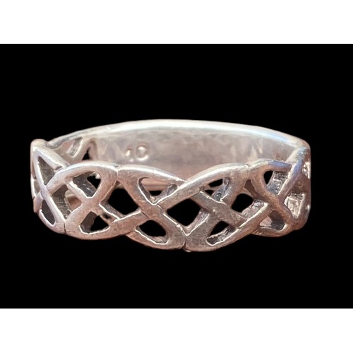 162 - AN OPENWORK SILVER CELTIC PATTERN RING