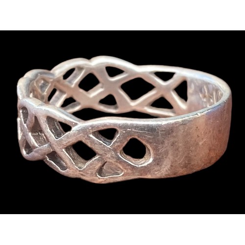 162 - AN OPENWORK SILVER CELTIC PATTERN RING