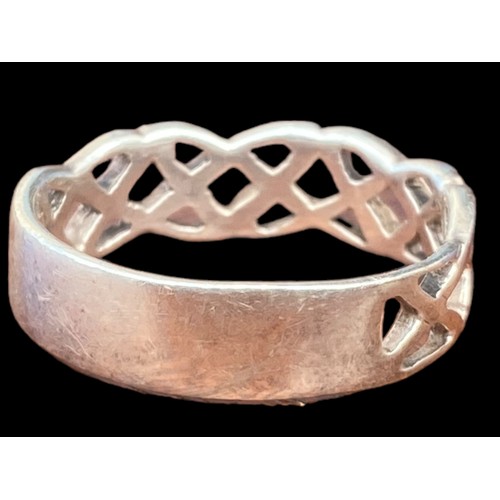 162 - AN OPENWORK SILVER CELTIC PATTERN RING