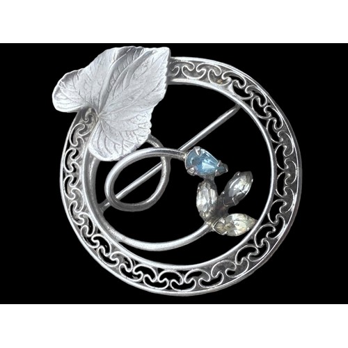 174 - A VERY NICE SILVER BROOCH