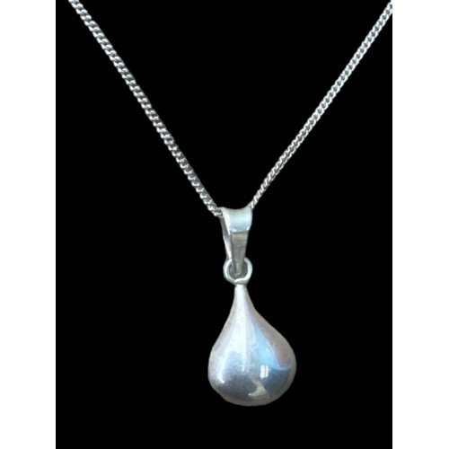 191 - A SILVER DROP PENDANT ON A SILVER CHAIN